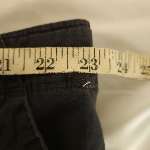 NWT Wrangler Men's 44 Dark Gray Cargo Relaxed Fit Knee Length Tech Pocket Shorts - Picture 7 of 9